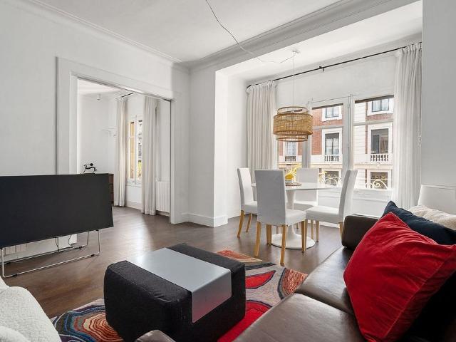 Piso en alquiler en Barcelona, de 110 m² 2 habitaciones por 2.100