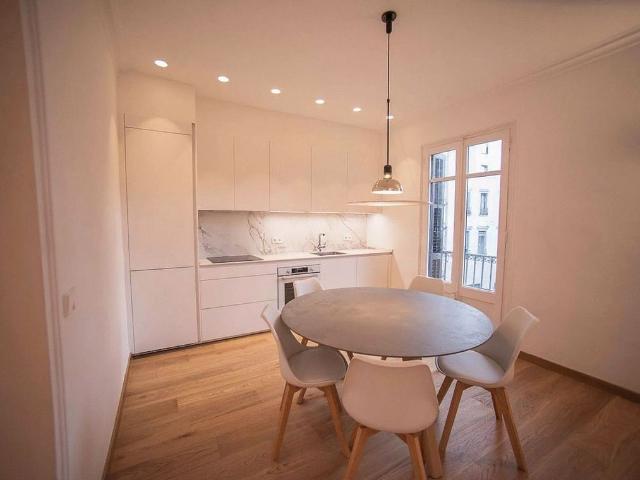 Piso en alquiler en Barcelona, de 130 m² 5 habitaciones por 3.240