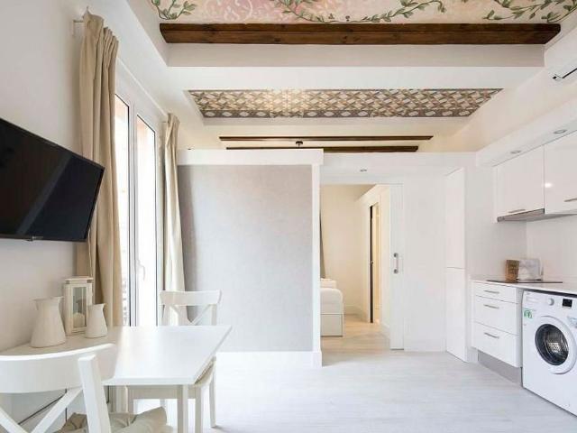 Piso en alquiler en Barcelona, de 32 m² 1 habitación por 736