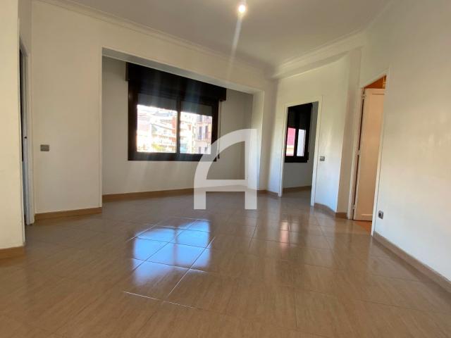 Piso en alquiler en Barcelona Gràcia AMPLIO PISO CON TRES DORMITORIOS DOBLES