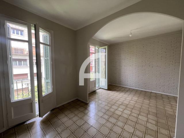 Piso en alquiler en Barcelona Gràcia PISO ALTO EN FINCA CON ASCENSOR