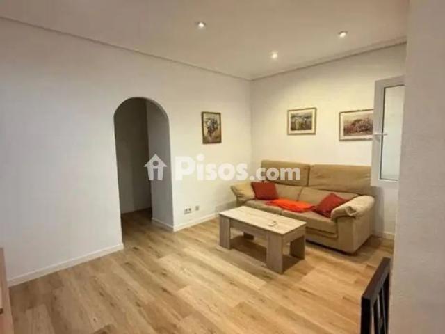 Piso en alquiler en Cuatro Caminos