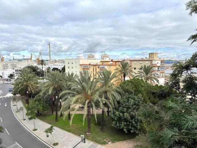 Piso en alquiler en Cádiz, Avda. Juan Carlos I