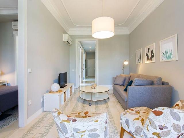 Piso en alquiler en calle Muntaner, Barcelona, de 85 m² 2 habitaciones por 1.696
