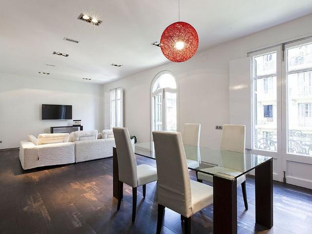 Piso en alquiler en calle Muntaner, Barcelona, de 131 m² 3 habitaciones por 2.300