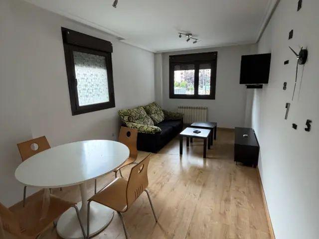 Piso en alquiler en Calle Manuel Llaneza, 64