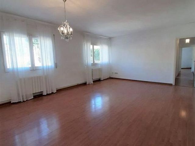 Piso en alquiler en calle Margarita Xirgu, Badalona, de 105 m² 3 habitaciones por 917