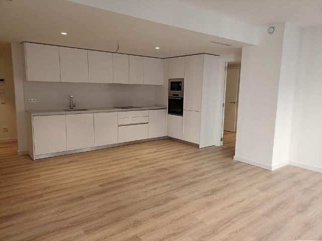 Piso en alquiler en calle Nou, Girona, de 81 m² 2 habitaciones por 1.750