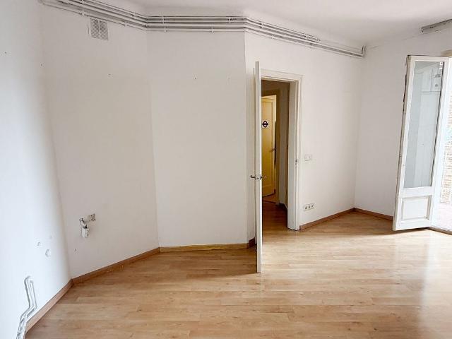 Piso en alquiler en calle Augusta, Barcelona, de 18 m² 3 habitaciones por 2.150