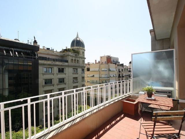 Piso en alquiler en calle Augusta, Barcelona, de 100 m² 2 habitaciones por 2.500