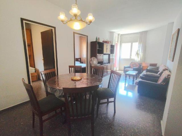 Piso en alquiler en calle Ausias Marc, Barcelona, de 74 m² 3 habitaciones por 1.200