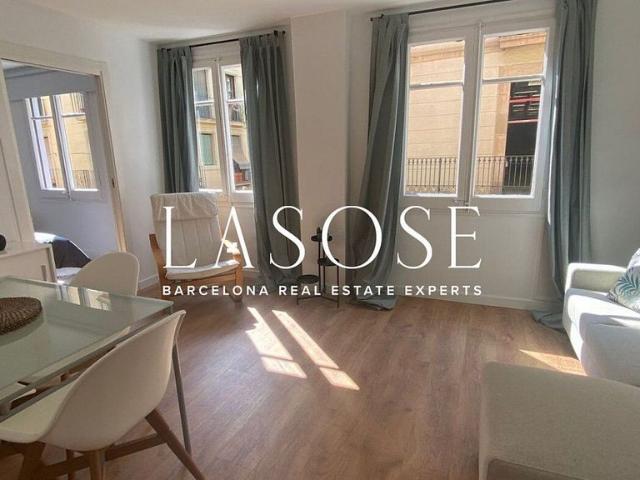 Piso en alquiler en calle Baixada de la Llibreteria, Barcelona, de 56 m² 2 habitaciones por 1.500