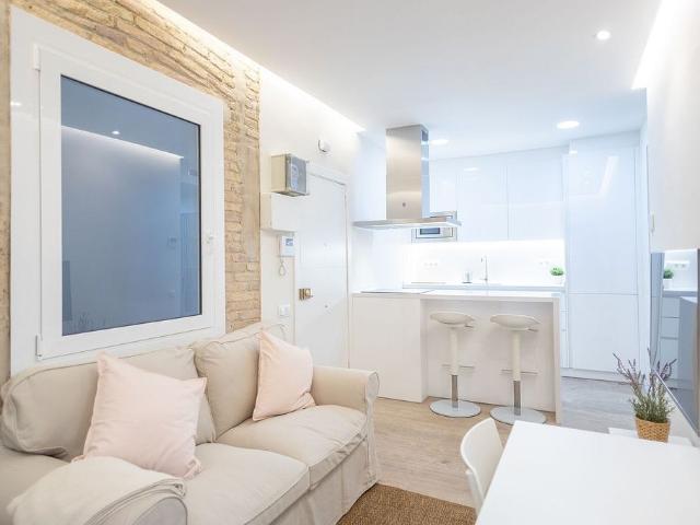Piso en alquiler en calle Balmes, Barcelona, de 70 m² 3 habitaciones por 2.800
