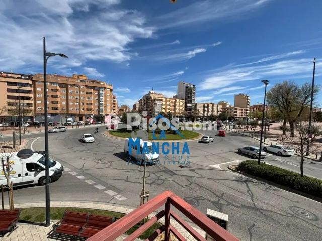Piso en alquiler en Calle Benavente