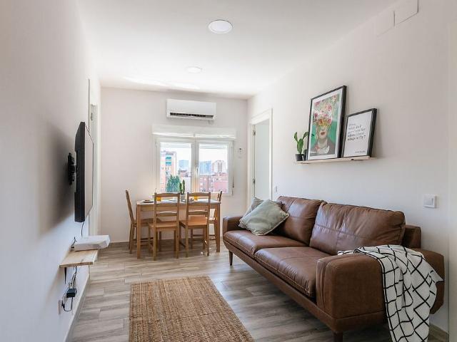 Piso en alquiler en calle Can Alos, Hospitalet de Llobregat, L´, de 72 m² 4 habitaciones por 1.850