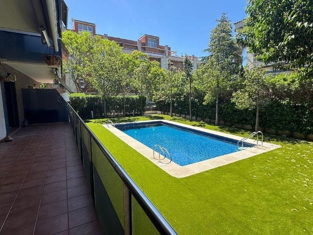 Piso en alquiler en calle, Castelldefels, de 195 m² 4 habitaciones por 3.000