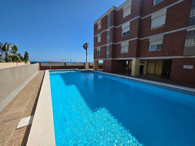 Piso en alquiler en calle Carme, Castelldefels, de 94 m² 2 habitaciones por 2.400