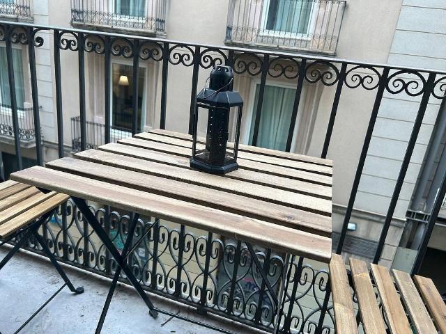 Piso en alquiler en calle Carmen, Barcelona, de 90 m² 2 habitaciones por 1.350