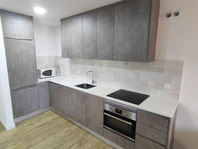 Piso en alquiler en calle Cardona, Barcelona, de 54 m² 2 habitaciones por 1.156