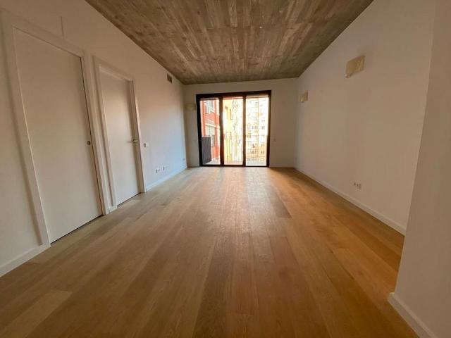 Piso en alquiler en calle Cartagena, Barcelona, de 65 m² 2 habitaciones por 1.643