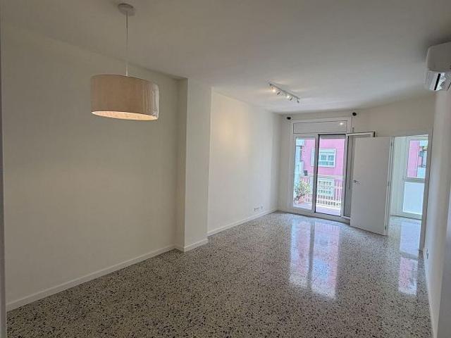 Piso en alquiler en calle Cartagena, Barcelona, de 89 m² 3 habitaciones por 1.242