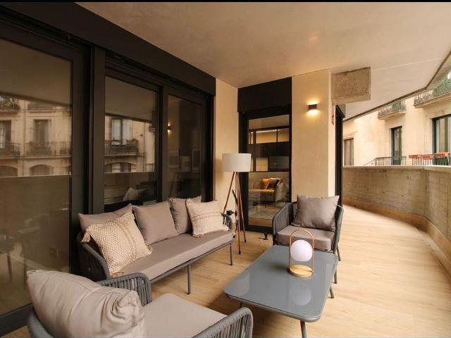 Piso en alquiler en calle Ciutat Vella, Barcelona, de 140 m² 3 habitaciones por 3.850