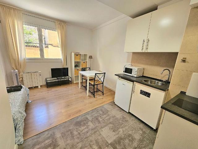 Piso en alquiler en calle CL Marti, Barcelona, de 27 m² 1 habitación por 900