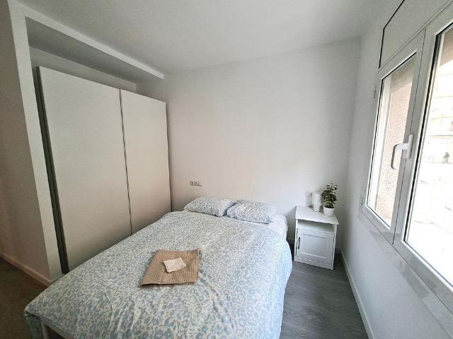 Piso en alquiler en calle CL Font de, Hospitalet de Llobregat, L´, de 60 m² 2 habitaciones por 1.200