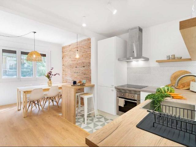 Piso en alquiler en calle CL Sardenya, Barcelona, de 78 m² 4 habitaciones por 2.400