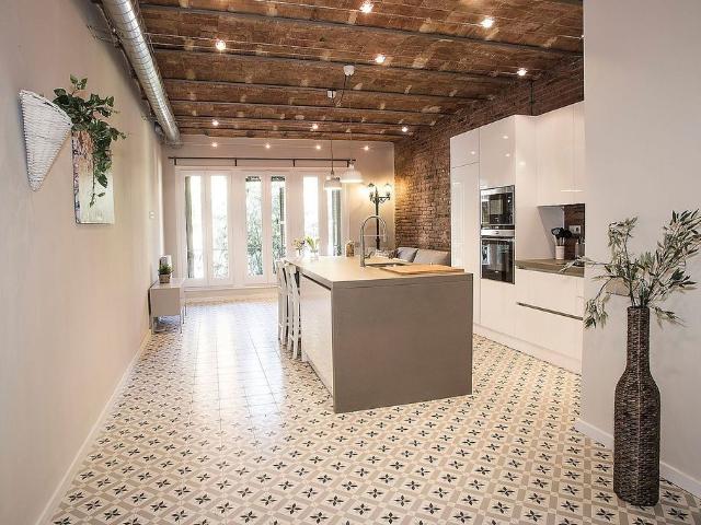 Piso en alquiler en calle Còrsega, Barcelona, de 80 m² 4 habitaciones por 5.800
