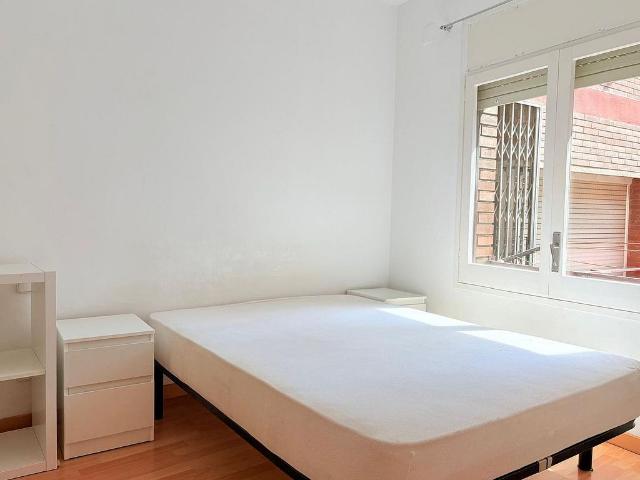 Piso en alquiler en calle D'agramunt, Barcelona, de 36 m² 1 habitación por 1.100
