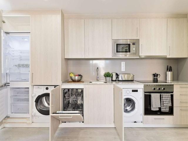 Piso en alquiler en calle D'alcanar, Barcelona, de 10 m² 2 habitaciones por 1.290