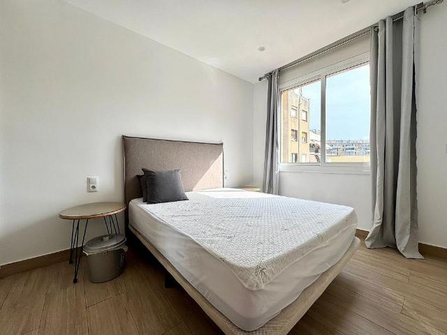 Piso en alquiler en calle D'aldana, Barcelona, de 81 m² 4 habitaciones por 2.200