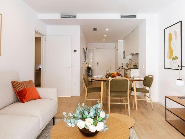 Piso en alquiler en calle D'amposta, Terrassa, de 53 m² 2 habitaciones por 1.350 €