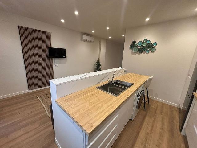 Piso en alquiler en calle D'antonio Machado, Castelldefels, de 50 m² 1 habitación por 1.200