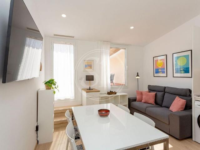 Piso en alquiler en calle D'astúries, Barcelona, de 40 m² 2 habitaciones por 1.900