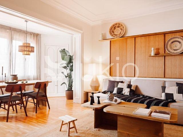 Piso en alquiler en calle D'aragó, Barcelona, de 120 m² 3 habitaciones por 4.205