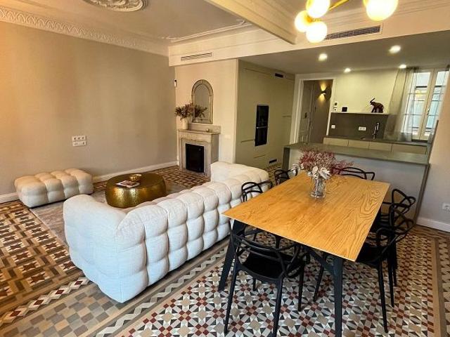 Piso en alquiler en calle D'aragó, Barcelona, de 150 m² 4 habitaciones por 4.800