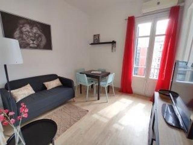 Piso en alquiler en calle D'aragó, Barcelona, de 48 m² 2 habitaciones por 1.228