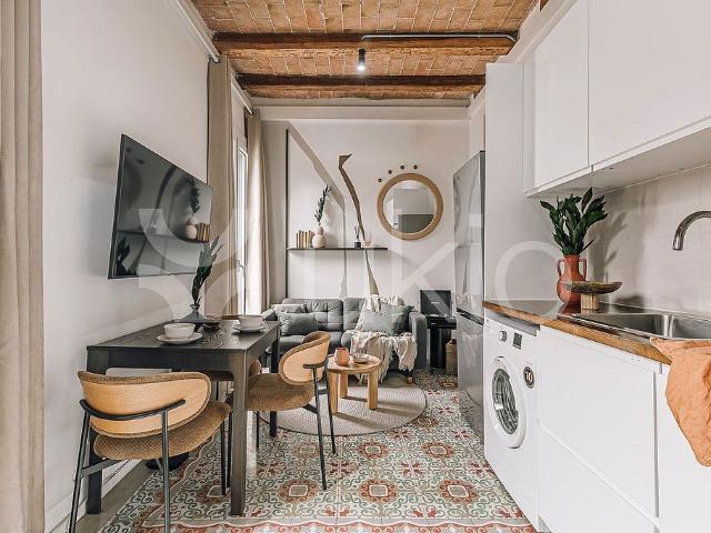 Piso en alquiler en calle D'aragó, Barcelona, de 48 m² 2 habitaciones por 2.655