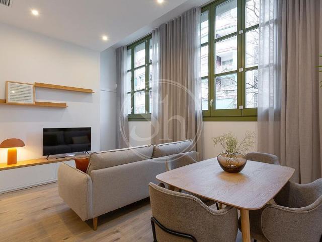 Piso en alquiler en calle D'aragó, Barcelona, de 52 m² 2 habitaciones por 2.150