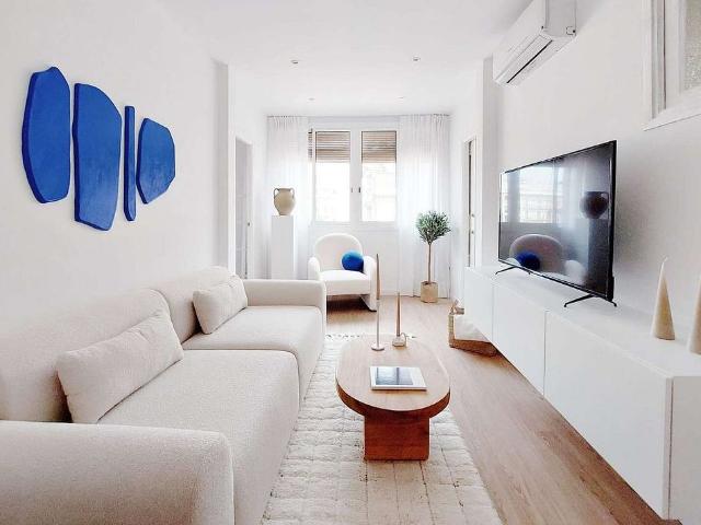 Piso en alquiler en calle D'aragó, Barcelona, de 67 m² 3 habitaciones por 3.000