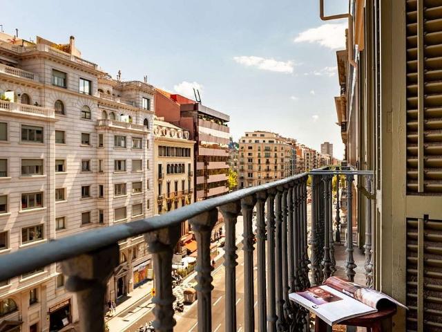 Piso en alquiler en calle D'aragó, Barcelona, de 70 m² 2 habitaciones por 2.514
