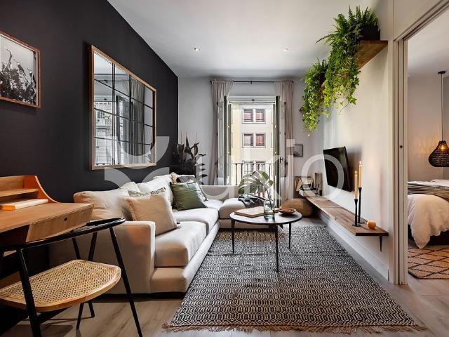 Piso en alquiler en calle D'aragó, Barcelona, de 70 m² 2 habitaciones por 2.945