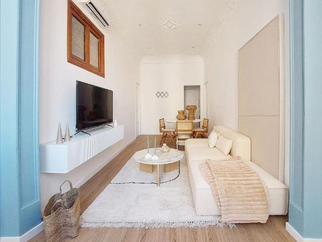 Piso en alquiler en calle D'aragó, Barcelona, de 70 m² 3 habitaciones por 2.650