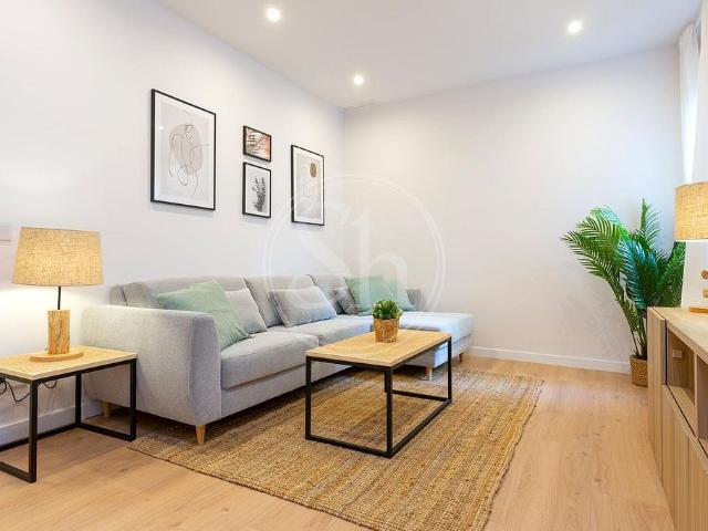 Piso en alquiler en calle D'aragó, Barcelona, de 72 m² 2 habitaciones por 1.895