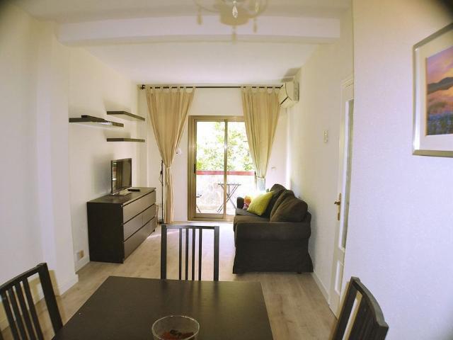 Piso en alquiler en calle D'aragó, Barcelona, de 75 m² 3 habitaciones por 1.650