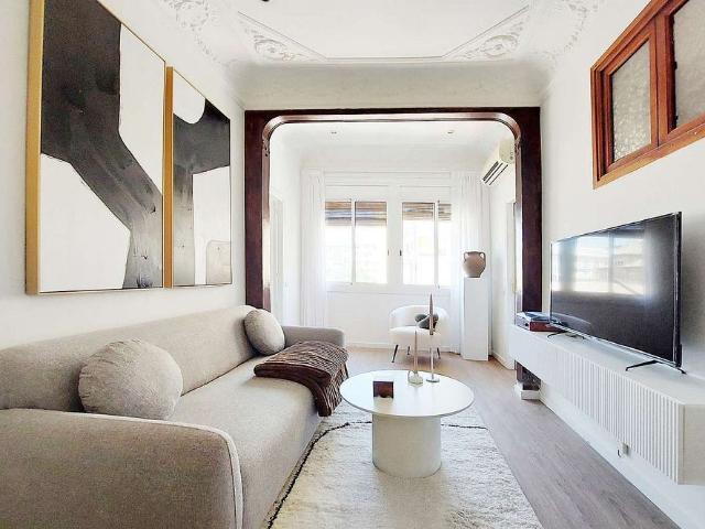 Piso en alquiler en calle D'aragó, Barcelona, de 78 m² 3 habitaciones por 3.000
