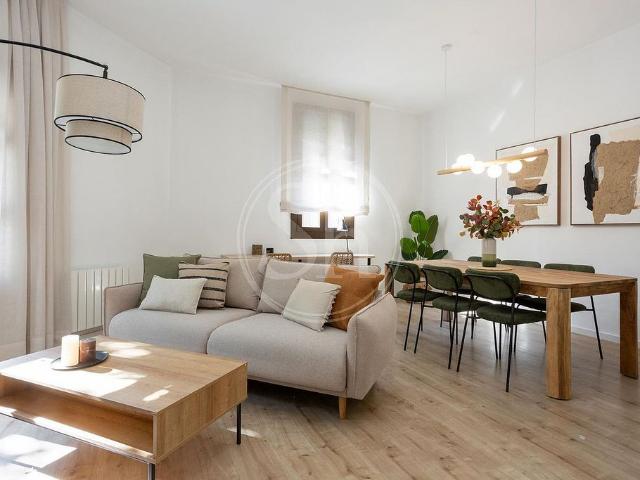 Piso en alquiler en calle D'aragó, Barcelona, de 90 m² 3 habitaciones por 2.395