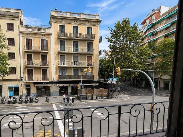 Piso en alquiler en calle D'arizala, Barcelona, de 80 m² 3 habitaciones por 2.100